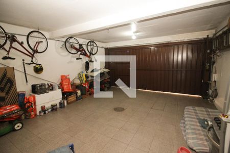 Casa à venda com 900m², 6 quartos e 5 vagas Casa à venda com 900m², 6 quartos e 5 vagasGaragem