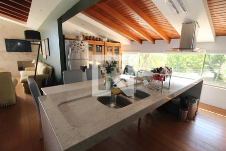 Casa à venda com 900m², 6 quartos e 5 vagas Casa à venda com 900m², 6 quartos e 5 vagasVaranda gourmet