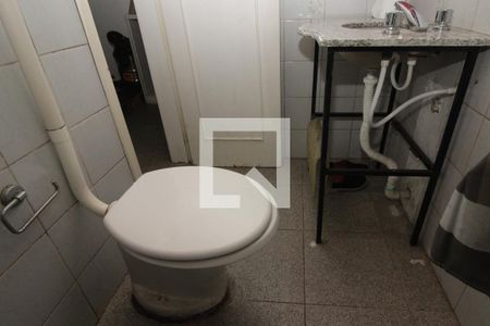 Casa à venda com 900m², 6 quartos e 5 vagas Casa à venda com 900m², 6 quartos e 5 vagasBanheiro de Serviço