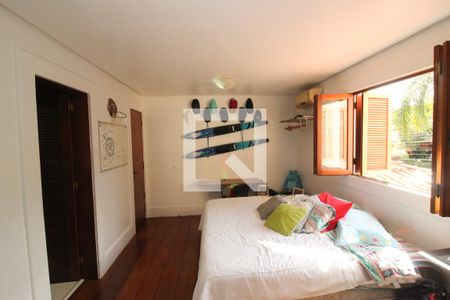 Casa à venda com 900m², 6 quartos e 5 vagas Casa à venda com 900m², 6 quartos e 5 vagasQuarto 5 - Suíte