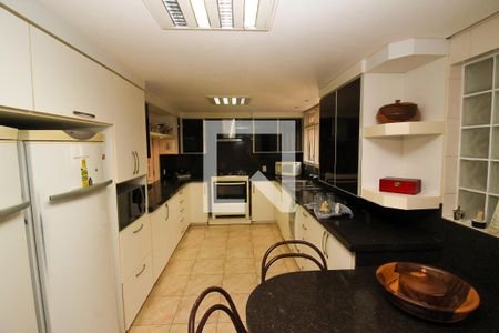 Casa à venda com 900m², 6 quartos e 5 vagas Casa à venda com 900m², 6 quartos e 5 vagasCozinha 1