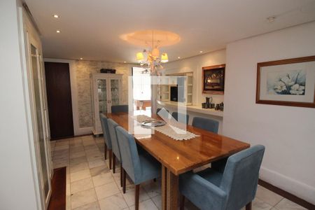 Casa à venda com 900m², 6 quartos e 5 vagas Casa à venda com 900m², 6 quartos e 5 vagasSala de Jantar 2