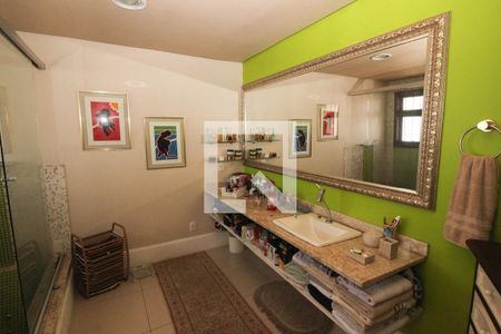 Casa à venda com 900m², 6 quartos e 5 vagas Casa à venda com 900m², 6 quartos e 5 vagasBanheiro do Quarto 3 - Suíte