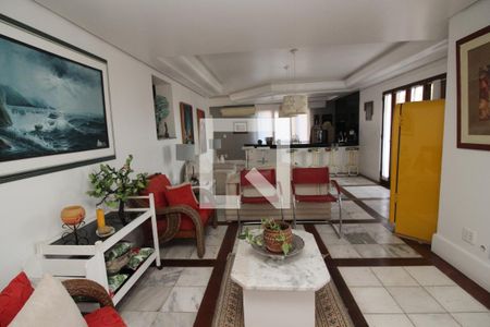 Casa à venda com 900m², 6 quartos e 5 vagas Casa à venda com 900m², 6 quartos e 5 vagasEspaço Gourmet