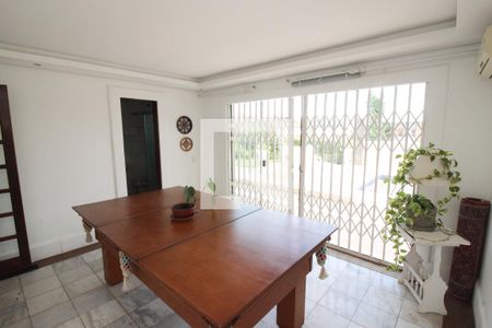 Casa à venda com 900m², 6 quartos e 5 vagas Casa à venda com 900m², 6 quartos e 5 vagasQuarto 6 - Suíte