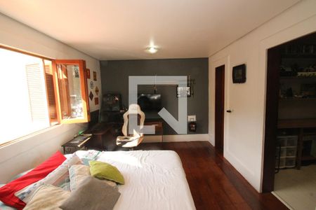 Casa à venda com 900m², 6 quartos e 5 vagas Casa à venda com 900m², 6 quartos e 5 vagasQuarto 5 - Suíte