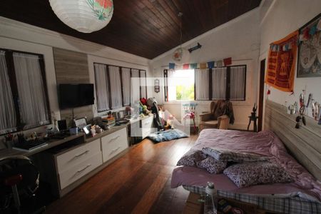 Casa à venda com 900m², 6 quartos e 5 vagas Casa à venda com 900m², 6 quartos e 5 vagasQuarto 4 - Suíte