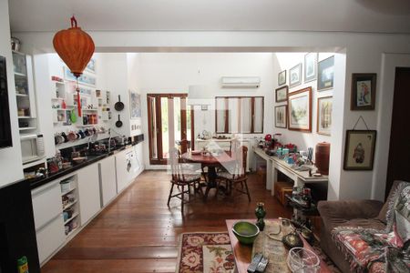 Casa à venda com 900m², 6 quartos e 5 vagas Casa à venda com 900m², 6 quartos e 5 vagasCozinha 2