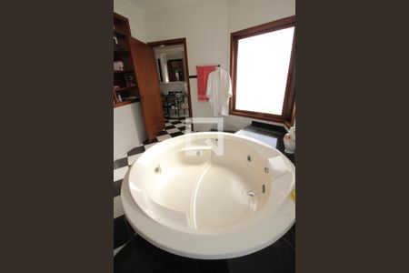 Casa à venda com 900m², 6 quartos e 5 vagas Casa à venda com 900m², 6 quartos e 5 vagasBanheiro da Suíte master