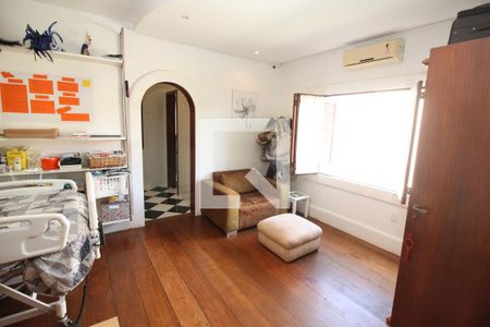 Casa à venda com 900m², 6 quartos e 5 vagas Casa à venda com 900m², 6 quartos e 5 vagasCloset da suíte master