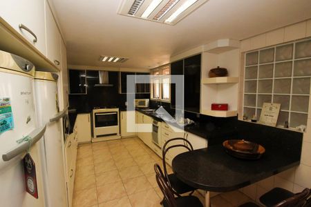 Casa à venda com 900m², 6 quartos e 5 vagas Casa à venda com 900m², 6 quartos e 5 vagasCozinha 1