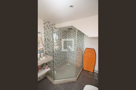 Casa à venda com 900m², 6 quartos e 5 vagas Casa à venda com 900m², 6 quartos e 5 vagasBanheiro do Quarto 4 - Suíte