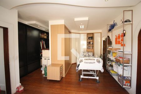 Casa à venda com 900m², 6 quartos e 5 vagas Casa à venda com 900m², 6 quartos e 5 vagasCloset da suíte master