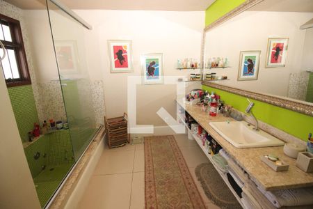 Casa à venda com 900m², 6 quartos e 5 vagas Casa à venda com 900m², 6 quartos e 5 vagasBanheiro do Quarto 3 - Suíte