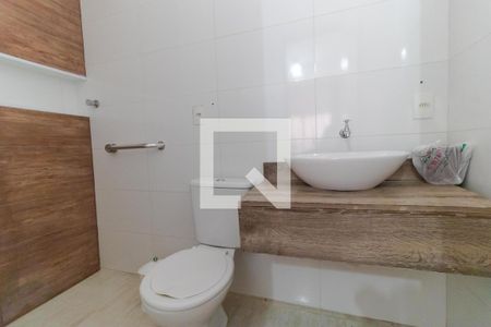 Casa à venda com 350m², 5 quartos e 8 vagasBanheiro da Suíte da Casa 02