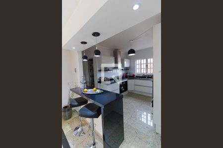 Casa à venda com 350m², 5 quartos e 8 vagasCozinha