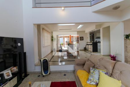 Casa à venda com 350m², 5 quartos e 8 vagasSala de TV