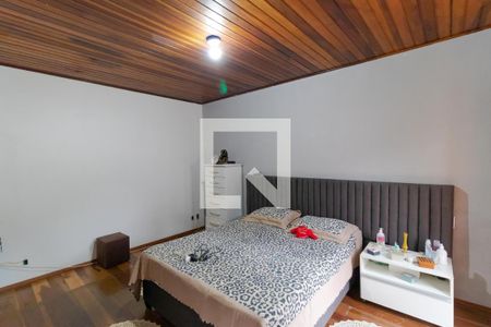 Casa à venda com 350m², 5 quartos e 8 vagasSuíte