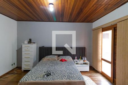 Casa à venda com 350m², 5 quartos e 8 vagasSuíte