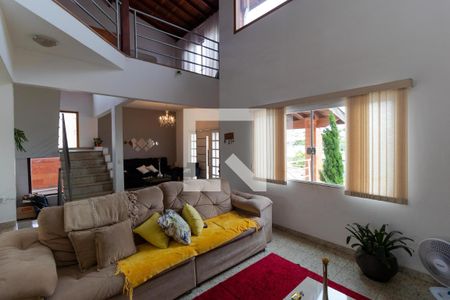 Casa à venda com 350m², 5 quartos e 8 vagasSala de TV