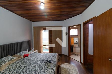 Casa à venda com 350m², 5 quartos e 8 vagasSuíte