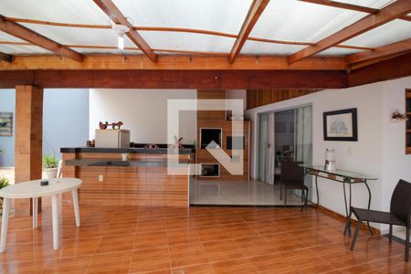 Casa à venda com 350m², 5 quartos e 8 vagasChurrasqueira