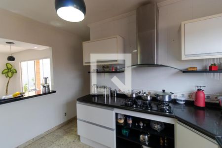 Casa à venda com 350m², 5 quartos e 8 vagasCozinha
