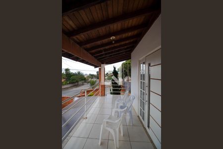 Casa à venda com 350m², 5 quartos e 8 vagasVaranda