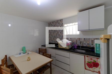 Casa à venda com 350m², 5 quartos e 8 vagasCozinha da Casa 02