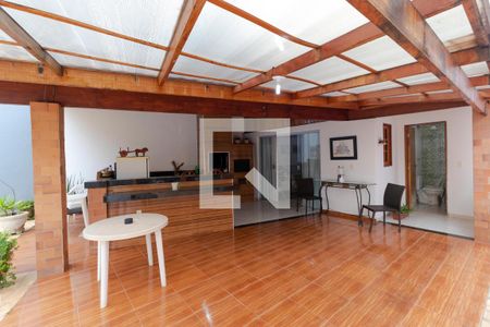 Casa à venda com 350m², 5 quartos e 8 vagasChurrasqueira