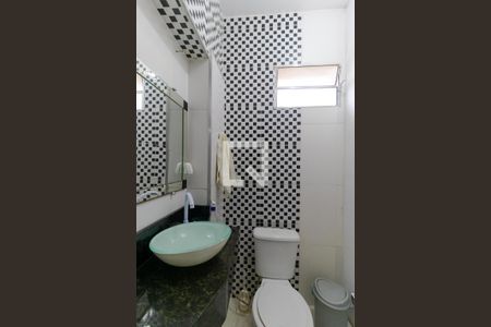 Casa à venda com 350m², 5 quartos e 8 vagasBanheiro da Casa 02