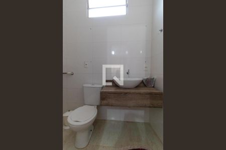 Casa à venda com 350m², 5 quartos e 8 vagasBanheiro da Suíte da Casa 02