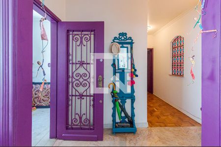 Apartamento à venda com 228m², 4 quartos e 1 vaga Apartamento à venda com 228m², 4 quartos e 1 vagaHall