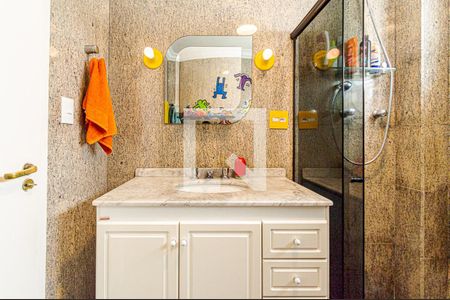 Apartamento à venda com 228m², 4 quartos e 1 vaga Apartamento à venda com 228m², 4 quartos e 1 vagaBanheiro Social