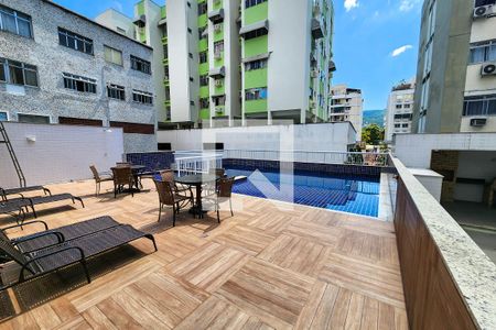 Apartamento para alugar com 64m², 2 quartos e 1 vaga Apartamento para alugar com 64m², 2 quartos e 1 vagaÁrea comum - Piscina