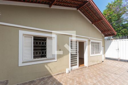 Casa à venda com 130m², 2 quartos e 1 vaga Casa à venda com 130m², 2 quartos e 1 vagaFachada