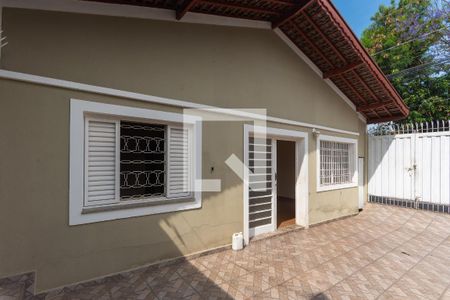 Casa à venda com 130m², 2 quartos e 1 vaga Casa à venda com 130m², 2 quartos e 1 vagaFachada