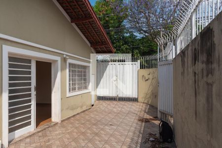 Casa à venda com 130m², 2 quartos e 1 vaga Casa à venda com 130m², 2 quartos e 1 vagaFachada