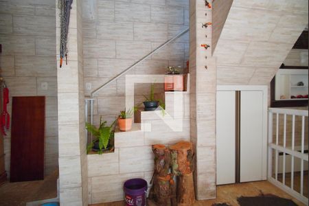 Casa à venda com 170m², 4 quartos e 6 vagasAcesso a segundo  piso