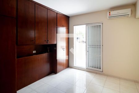 Casa à venda com 158m², 2 quartos e 2 vagasQuarto 2 - Suíte