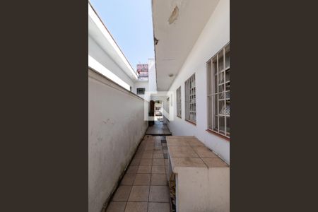 Casa à venda com 240m², 3 quartos e 4 vagasCorredor Lateral