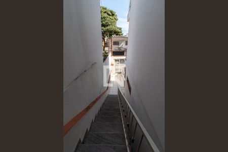 Casa à venda com 240m², 3 quartos e 4 vagasEscada