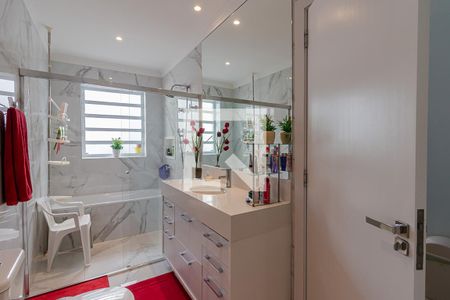 Casa à venda com 350m², 4 quartos e 3 vagasBanheiro da Suíte 2 e 3