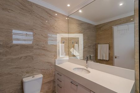 Casa à venda com 350m², 4 quartos e 3 vagasBanheiro da Suíte 1