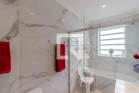 Casa à venda com 350m², 4 quartos e 3 vagasBanheiro da Suíte 2 e 3