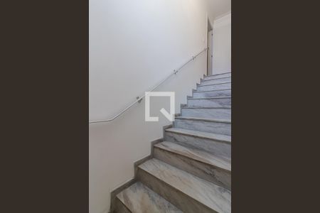 Casa à venda com 350m², 4 quartos e 3 vagasEscadas 