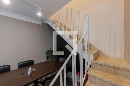 Casa à venda com 350m², 4 quartos e 3 vagasEscadas 