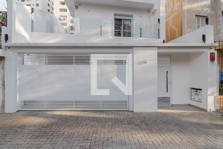 Casa à venda com 350m², 4 quartos e 3 vagasFachada