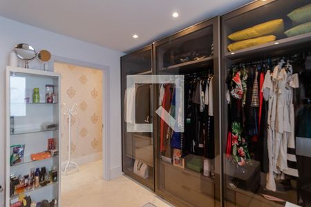 Casa à venda com 350m², 4 quartos e 3 vagasCloset da Suíte 4