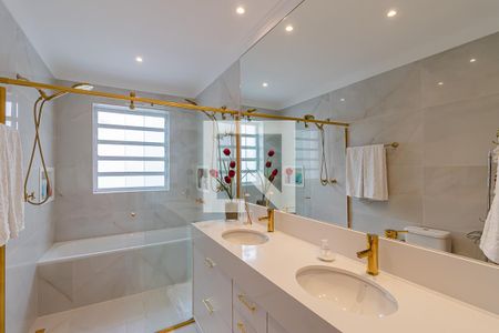 Casa à venda com 350m², 4 quartos e 3 vagasBanheiro da Suíte 4